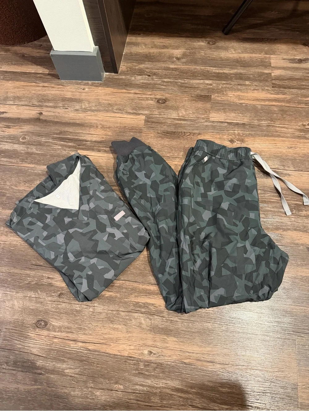 Figs Men’s Gray Camouflage Joggers and scrub top